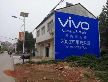  潜山刷墙广告和喷绘墙体广告哪个效果好？