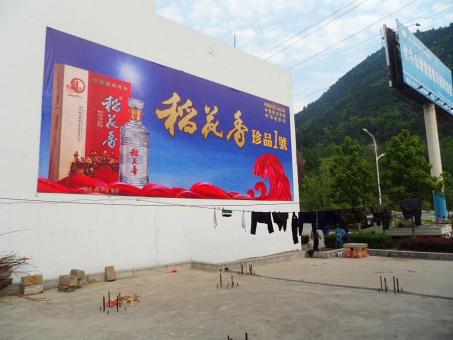 潜山墙体喷绘广告效果怎么样？