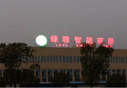 潜山楼顶冲孔发光字是怎么安装的?