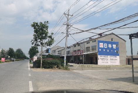  潜山如何能保证墙体广告的醒目性？