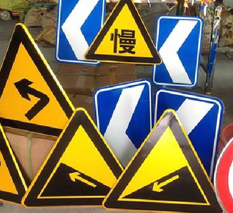  潜山标识标牌中颜色的确定是很重要的。